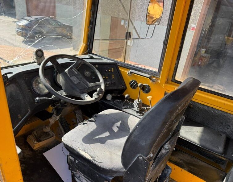 VOLVO A35
